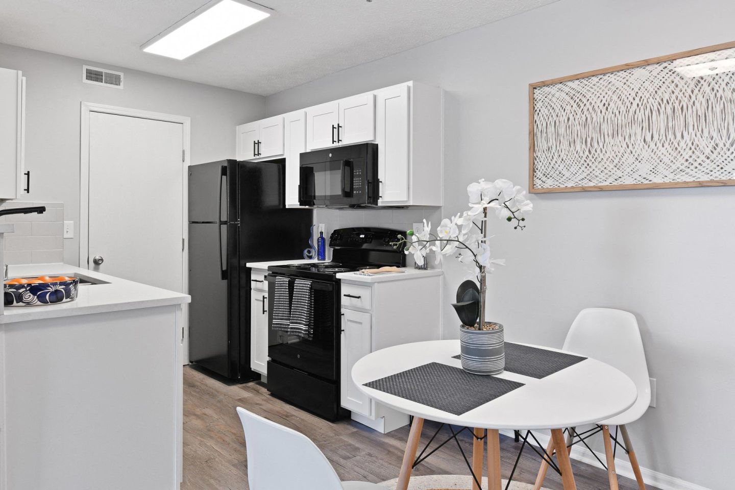Trinity Lakes Apartments Image 1