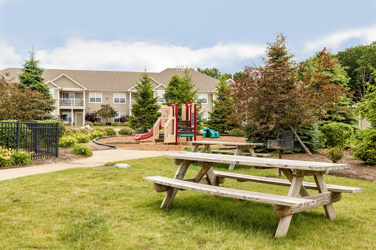 Cobblestone Court Apartments Image 23