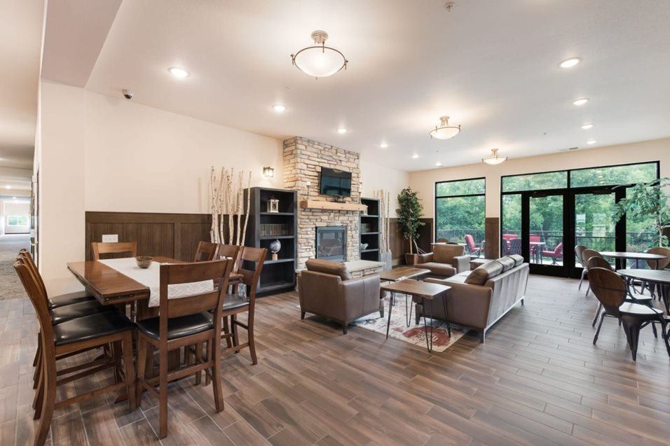 Lake Ridge Luxury Apartments Image 17
