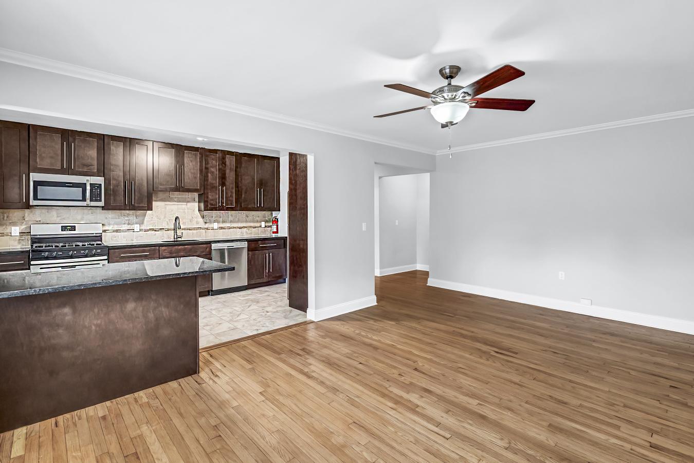 Verona Plaza Apartments Image 1