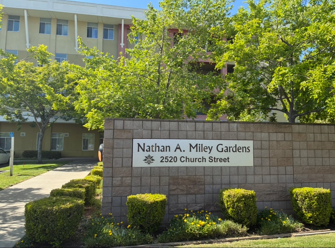 Miley Gardens at Eastmont - 55+ Senior Affordable Image 17