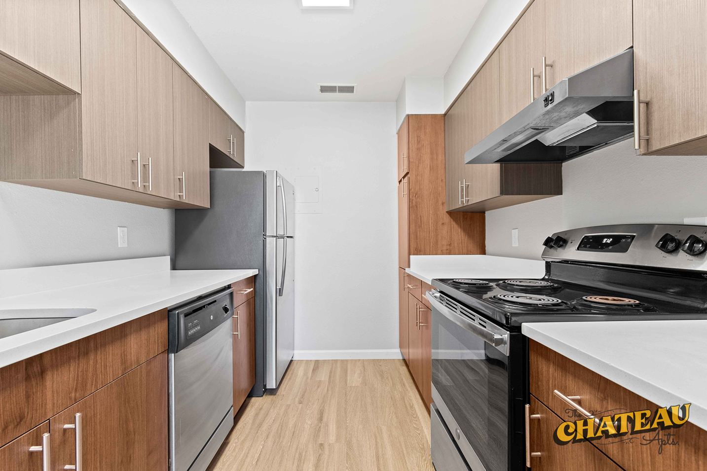 Chateau Apartments Image 12