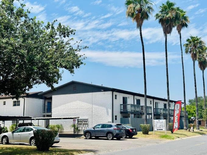 Monark Apartments Image 25