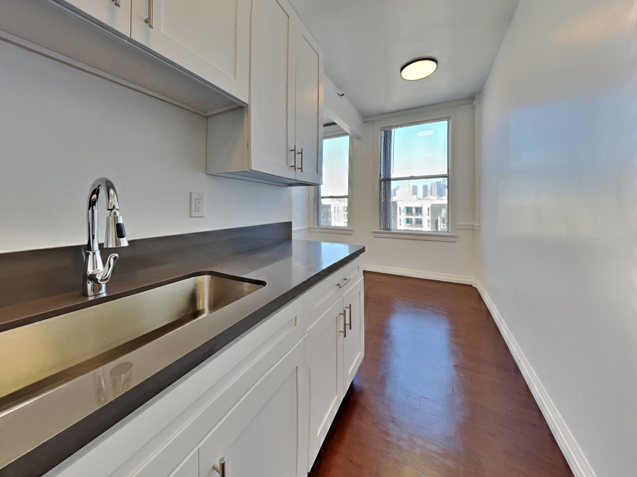 Wilshire Royale Apartments Image 8
