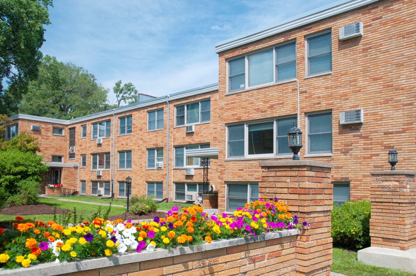South Highland Apartments Image 24