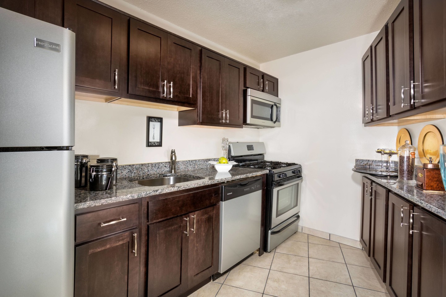 Metro 710 Apartments Image 1