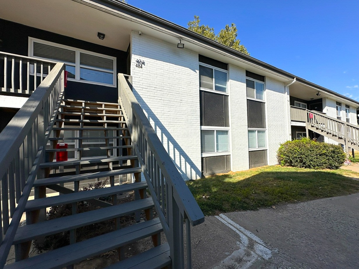 Riverside View Apartments Image 2