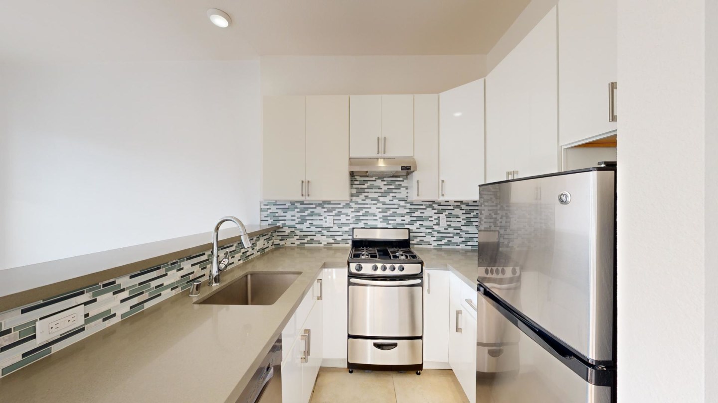 3264 Mission Apartments Image 1