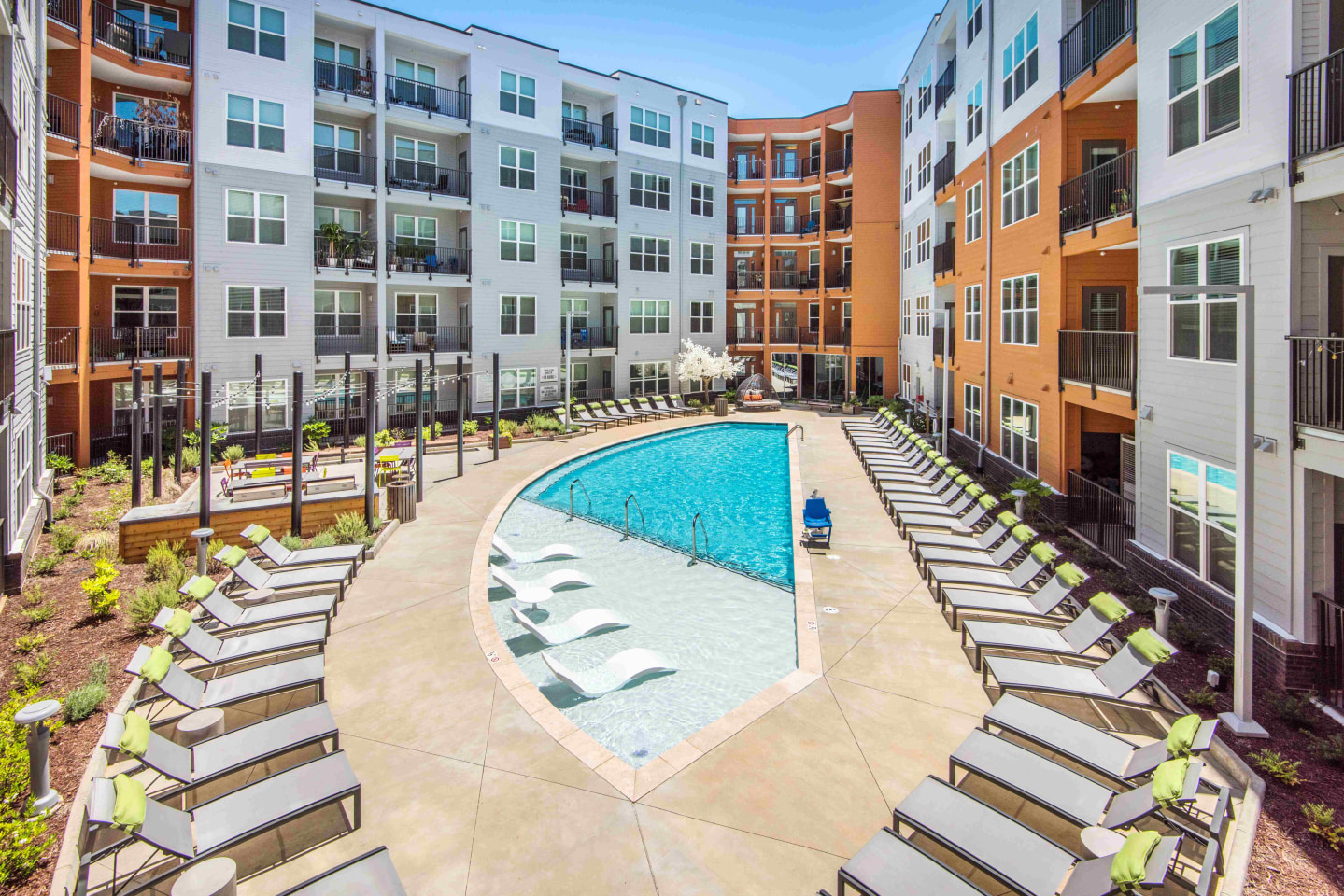 One 305 Central Image 7