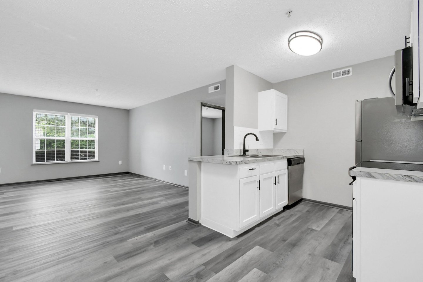 Parkview Apartments Image 4