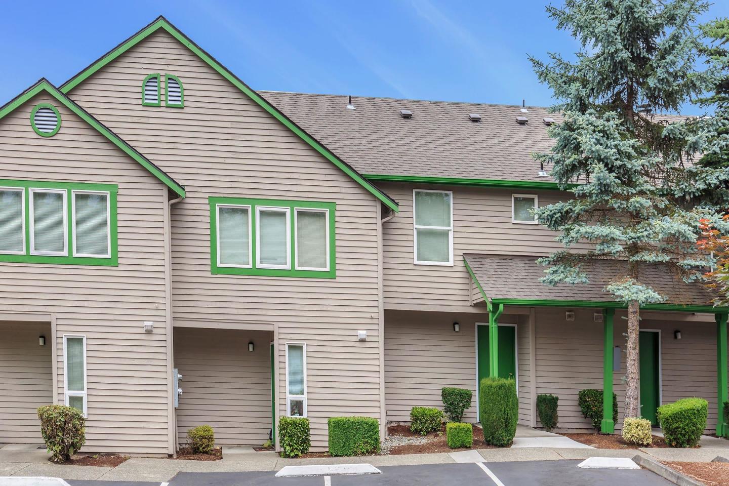 Emerald Court Image 12