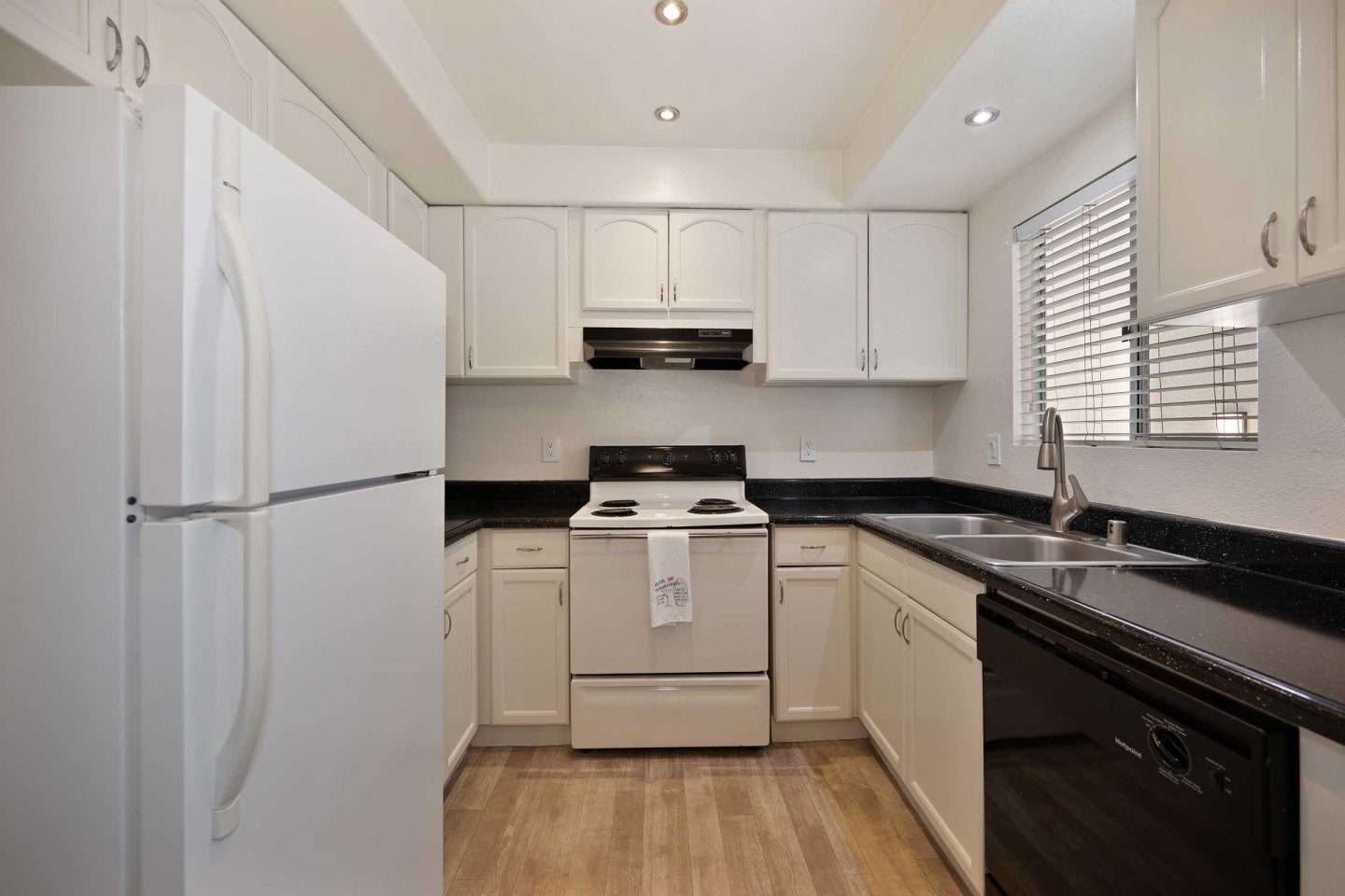 Elan Beachpointe Image 25
