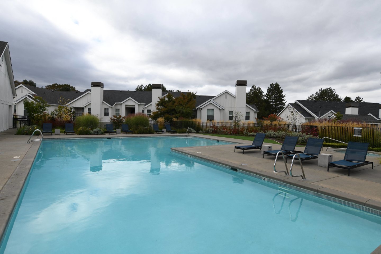 Emerald Place Image 16