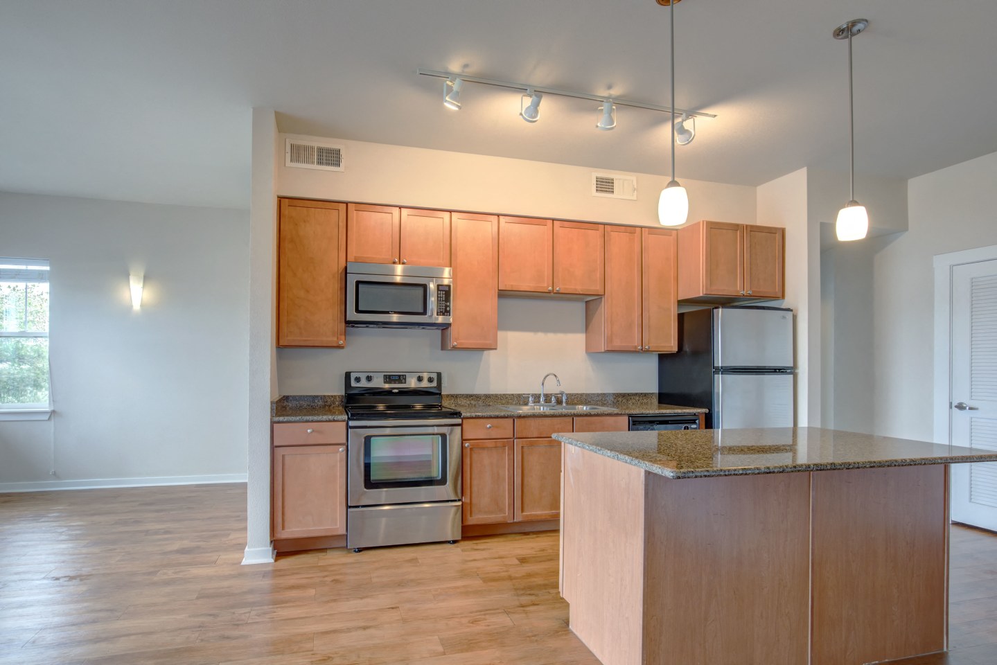 Lake Vista Apartment Homes Image 14