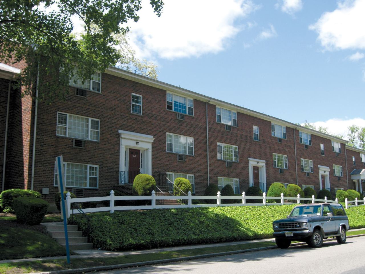 Oak Terrace Image 2