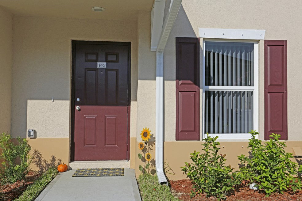 Mirage Bay Rental Townhomes Image 3