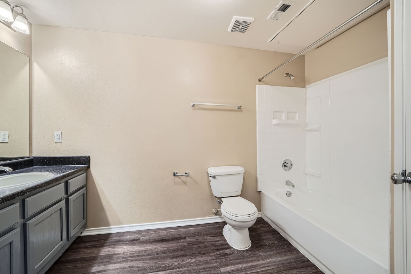 Bellwood Apartments Image 4