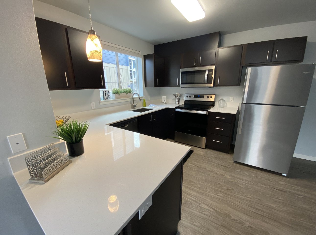 Queen Court Apartments Image 19
