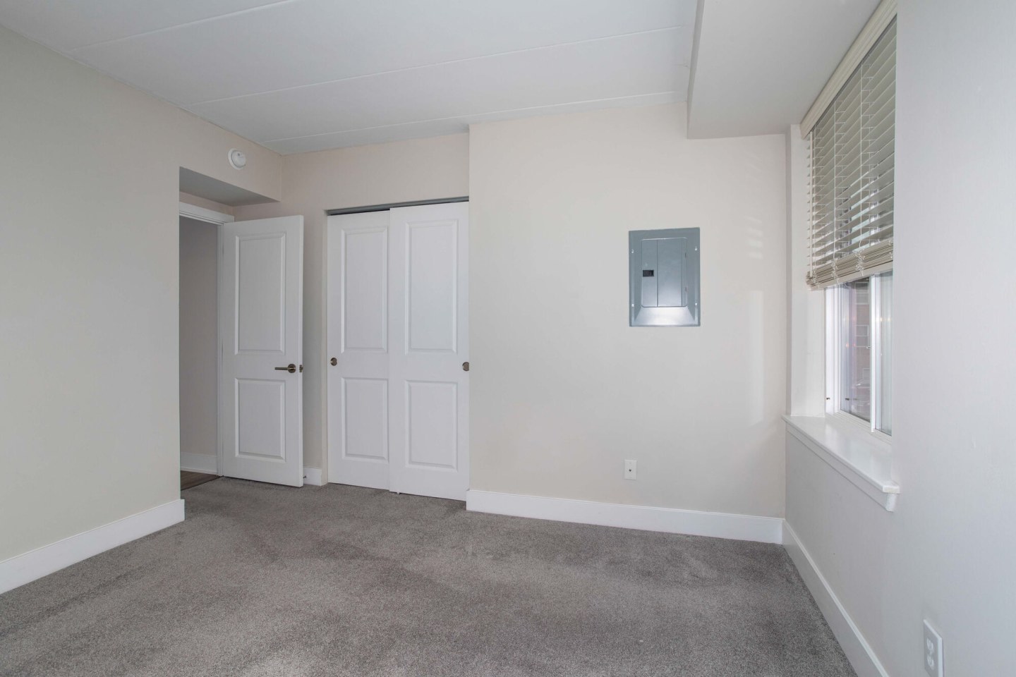 Lion's Gate Apartments Image 21