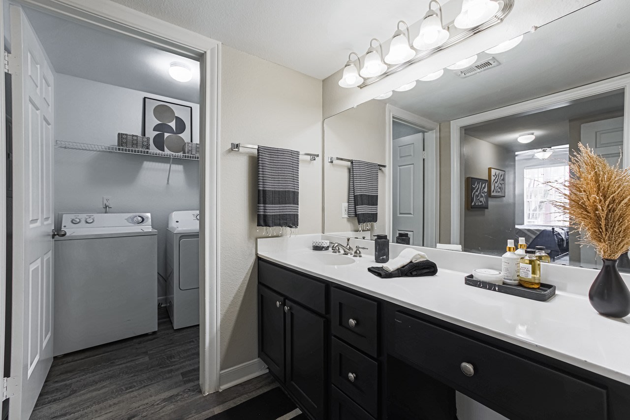 The Village at Bellaire Apartments Image 58