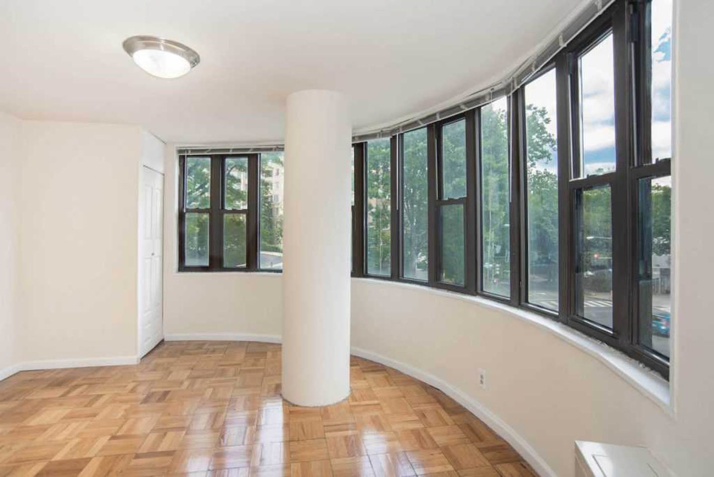 Connecticut House Apartments Image 13