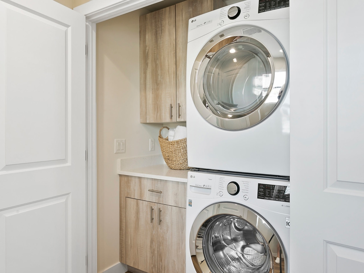 The Hardy Tempe Townhome Living Image 9