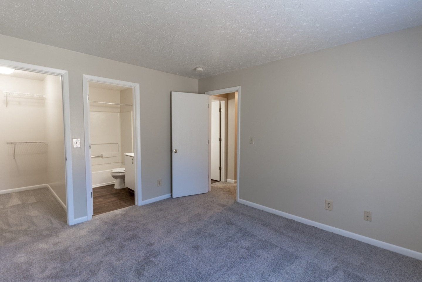 Meadow View Apartments & Townhomes Image 7