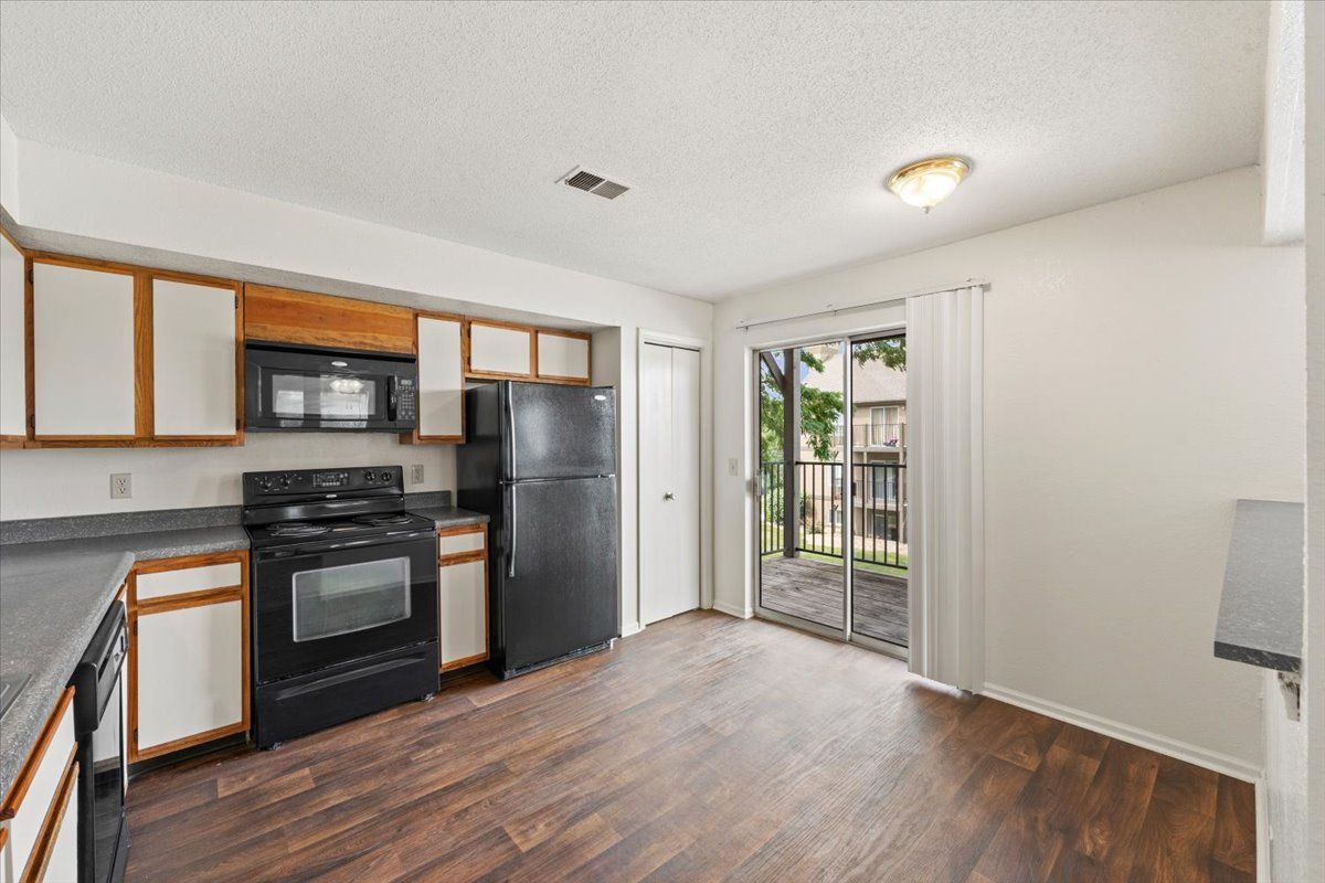 Deerfield Apartments Image 12
