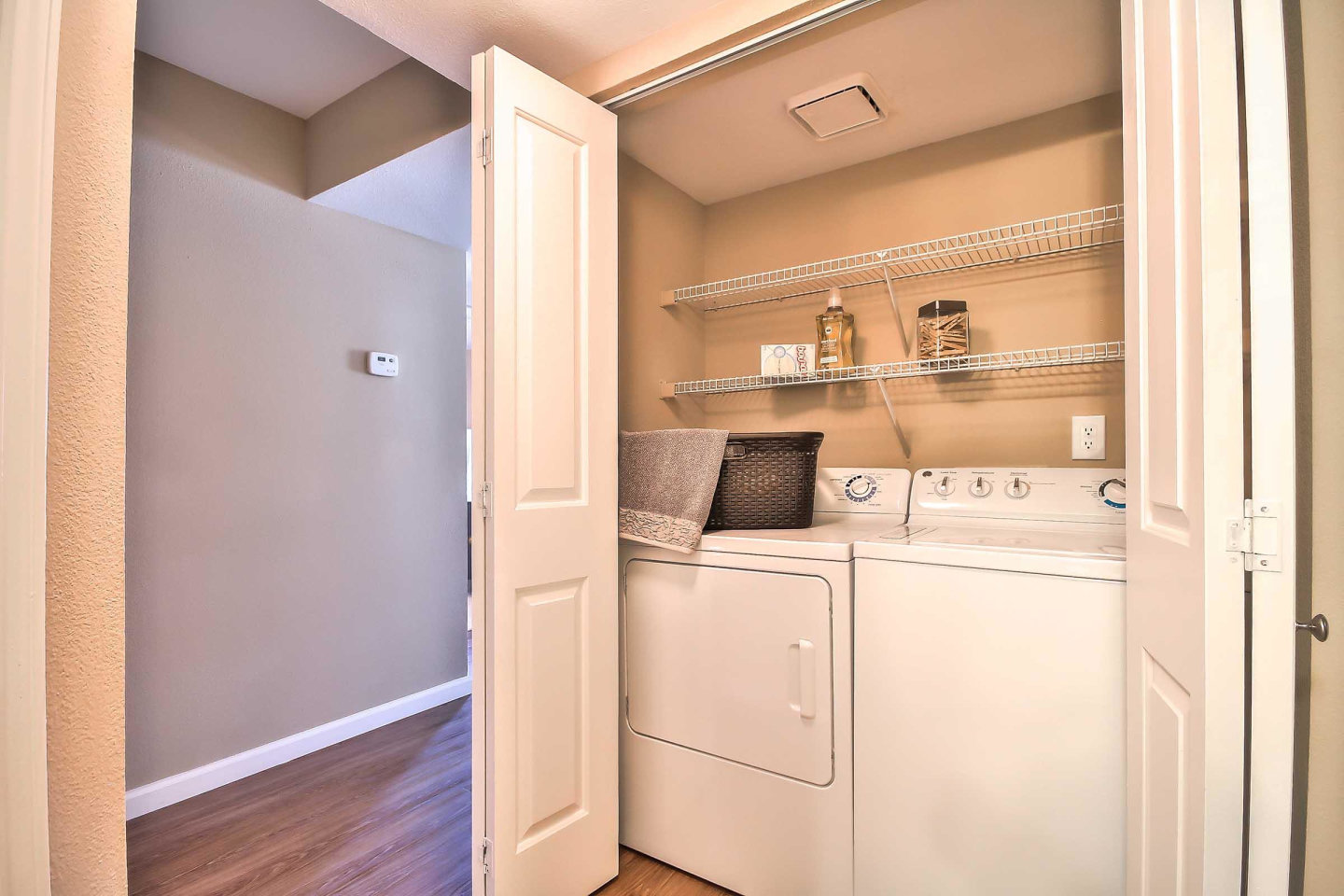 Rosemeade Apartment Homes Image 1