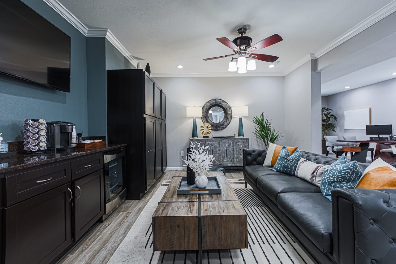 The Village at Bellaire Apartments Image 3