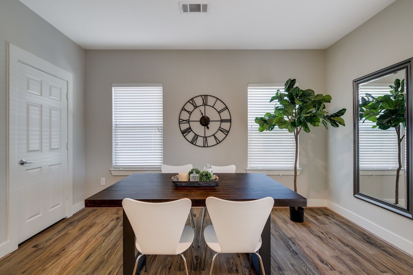 Regal Parc Apartment Homes Image 4