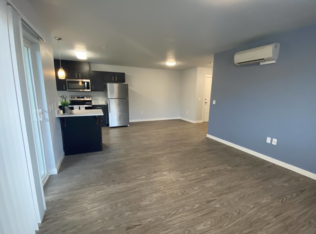 Queen Court Apartments Image 13