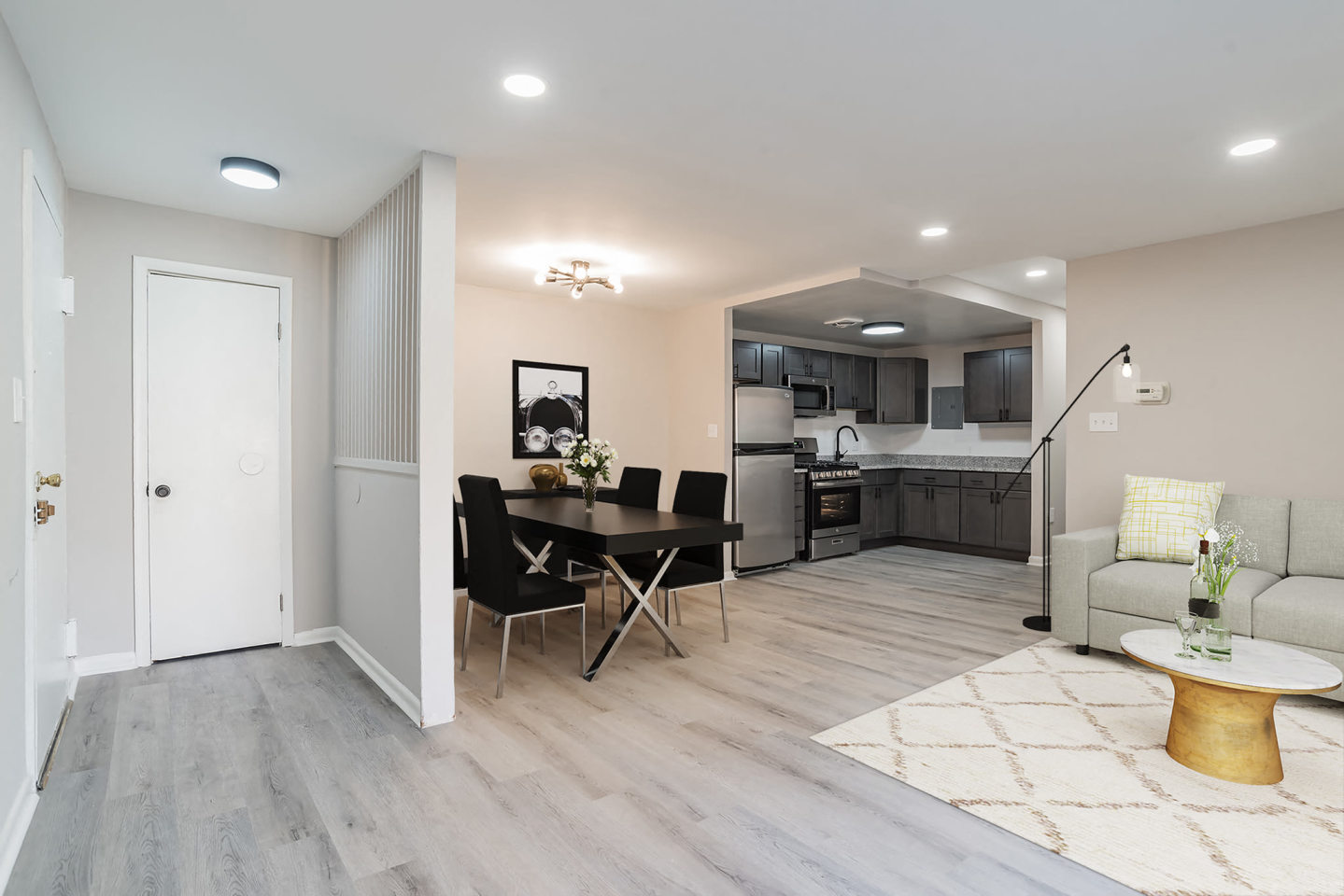 Raleigh Court Apartments Image 1