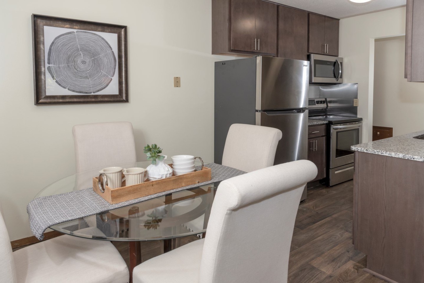 Burnsville Parkway Apartments Image 1