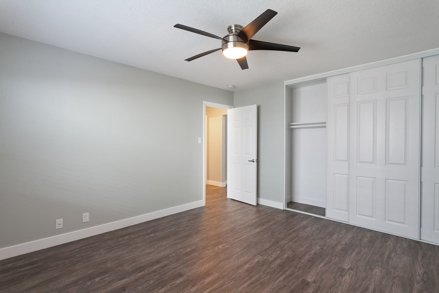 The Circle Apartments at Long Beach Image 4
