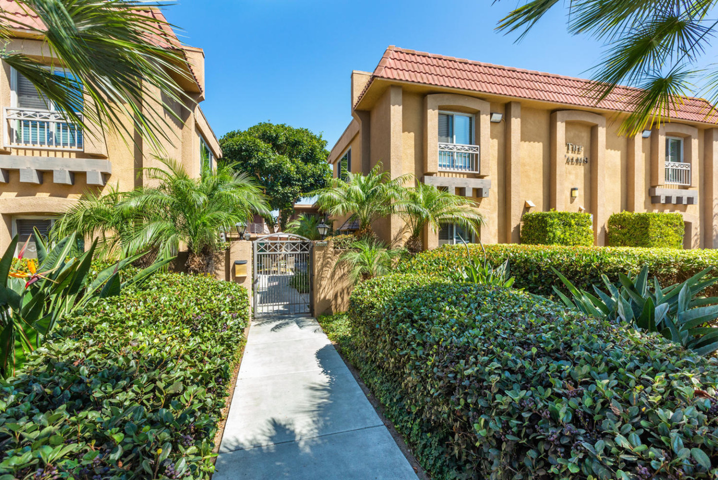 Elan the Palms Apartment Homes Image 9
