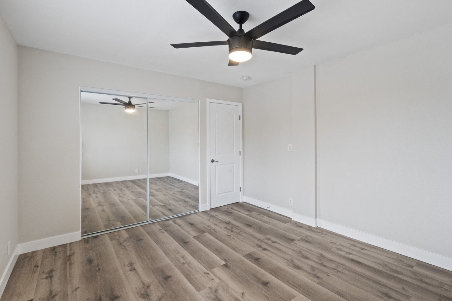 Charle Square Apartments Image 12