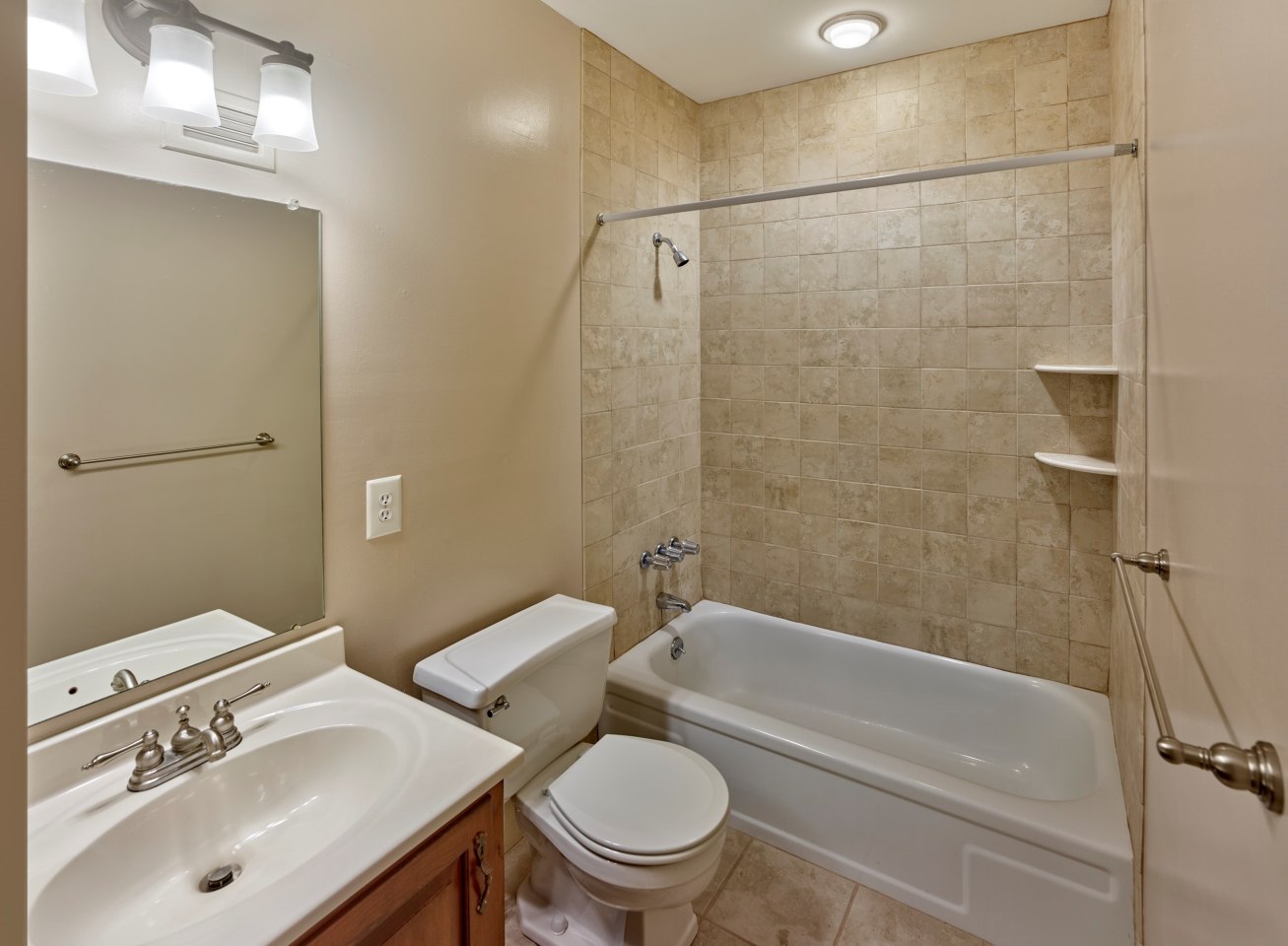 Chestnut House Image 13