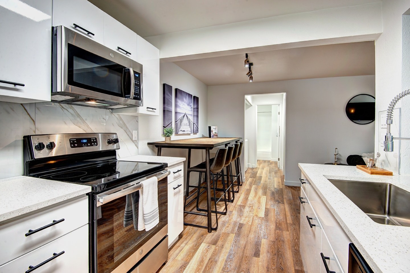 Woodlake Apartments Image 2