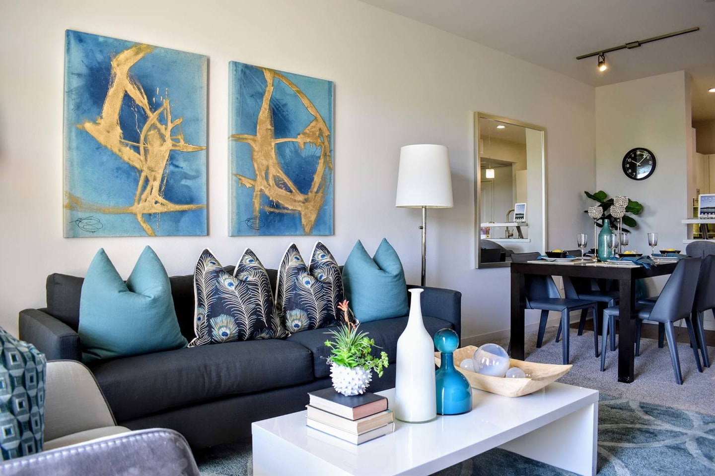 360 Luxury Apartments Image 39
