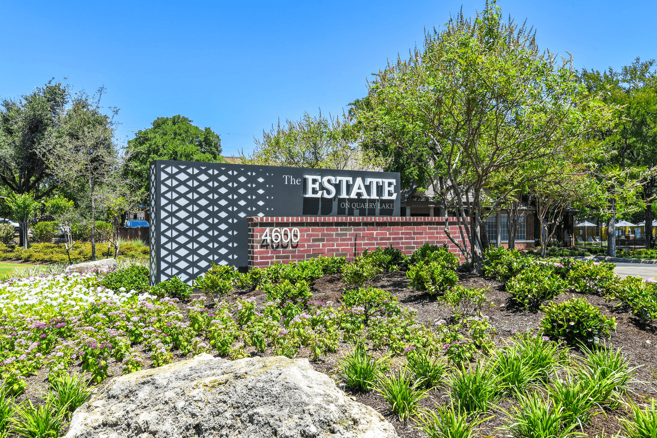 The Estate on Quarry Lake Image 9