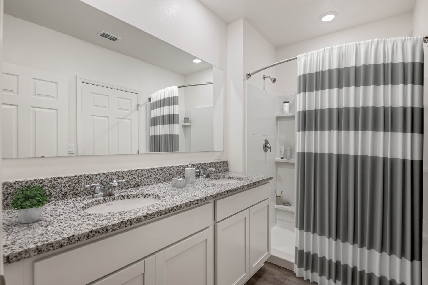 Cypress Bay Image 28
