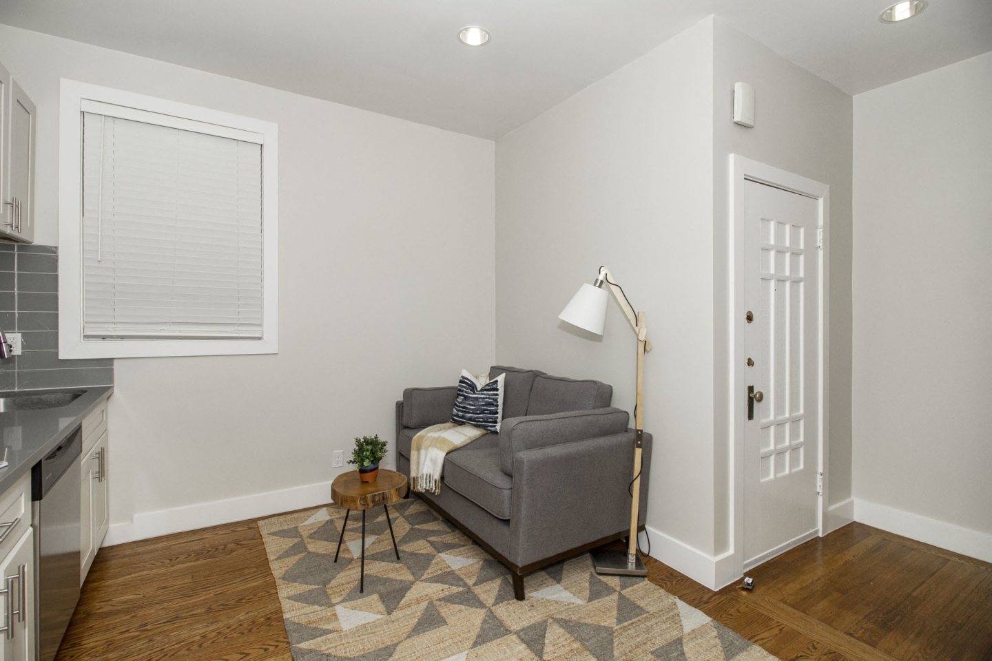 1240 BUSH Image 1
