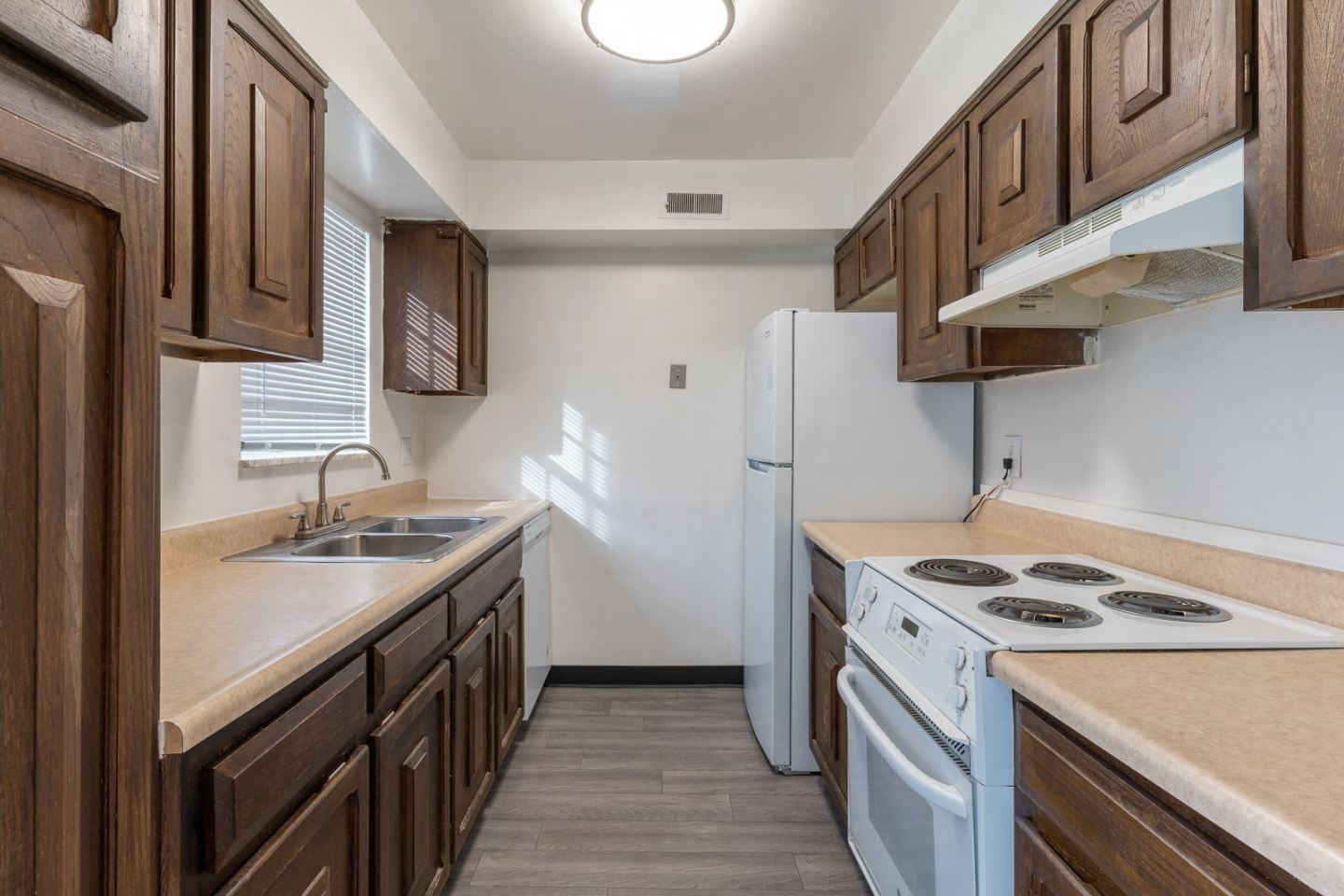 Olde Towne Apartments Image 16