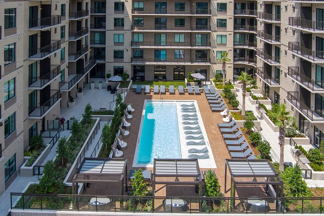 Pearl Rosemont Image 43