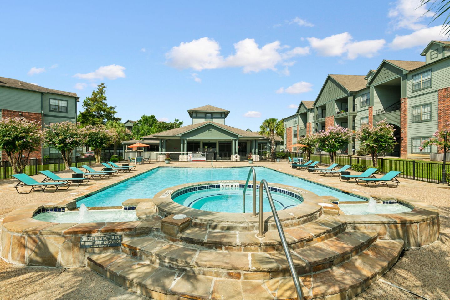 Lakeshore Villas Image 1