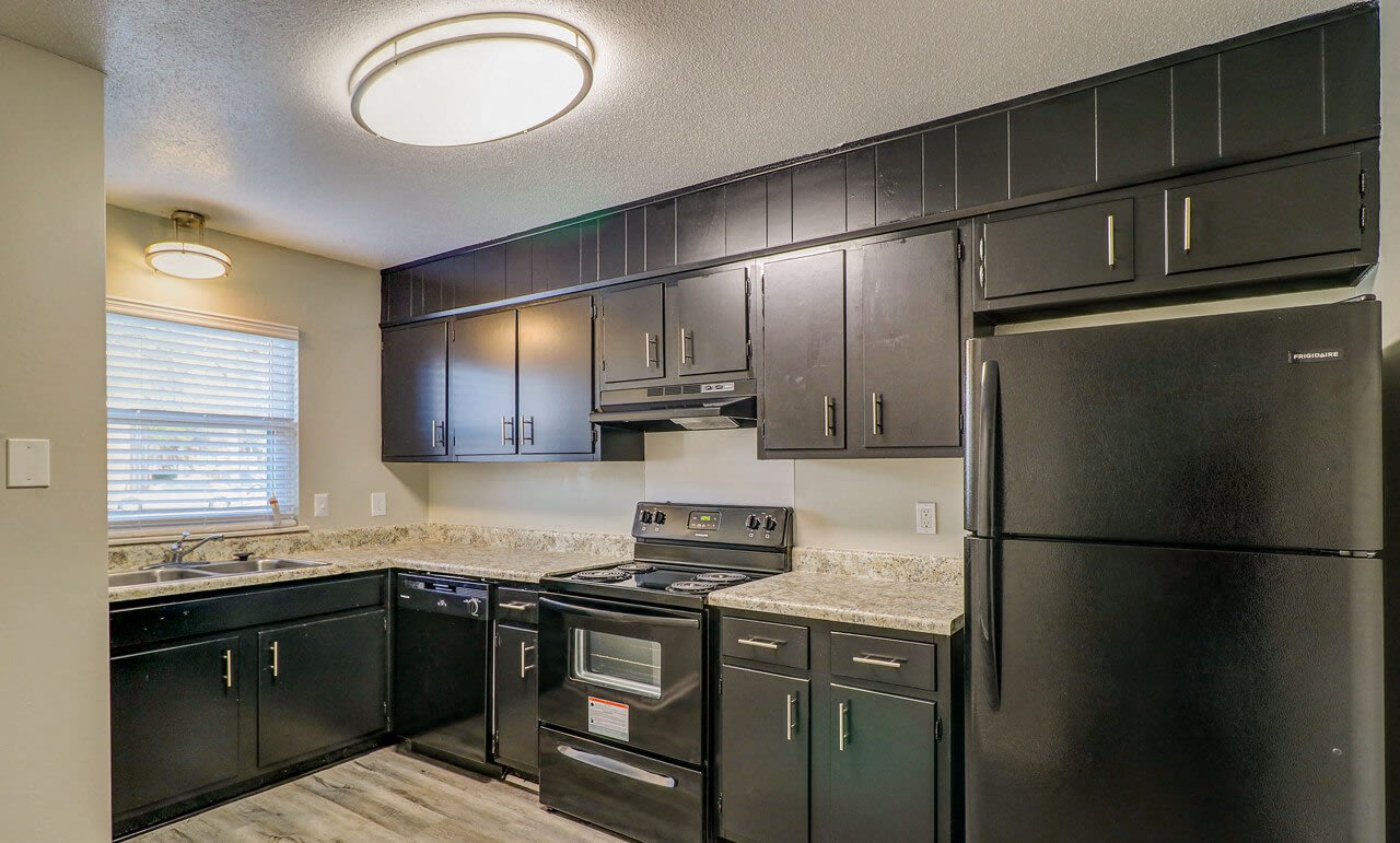 Savan Pointe Townhomes East and West Image 17