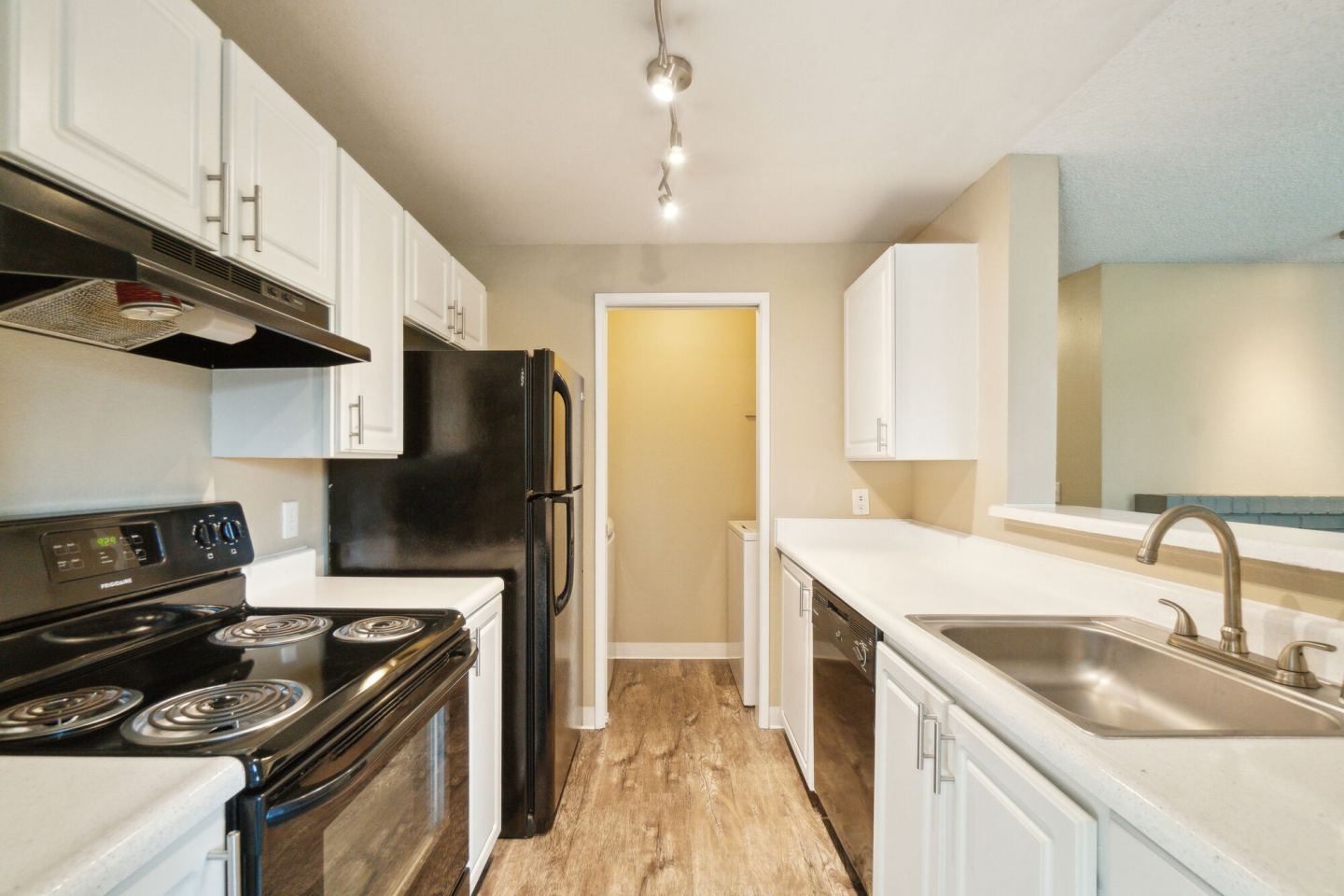 Spinnaker Apartments Image 2