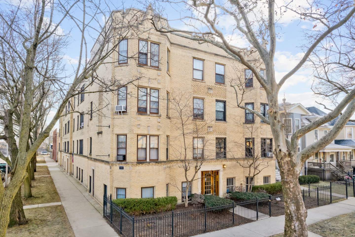 5073 N Wolcott Ave Image 1