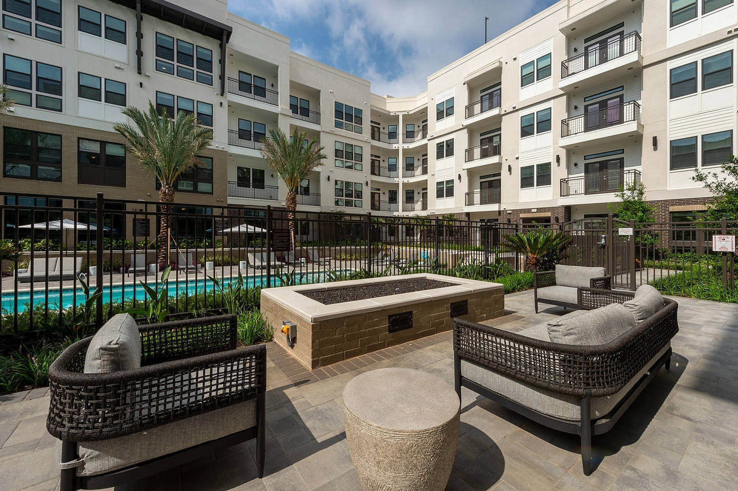 The Rosslyn at Garden Oaks Image 4